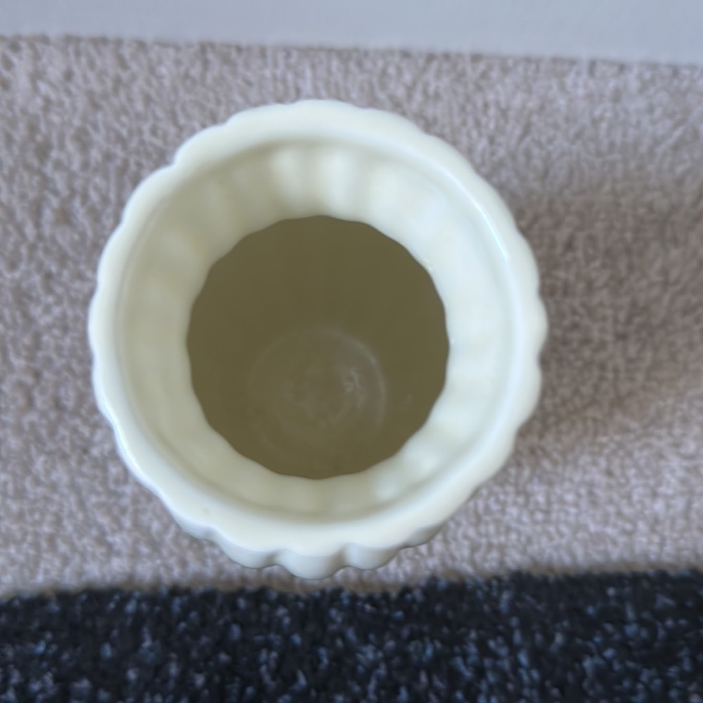 Vase - Picture 4 of 5